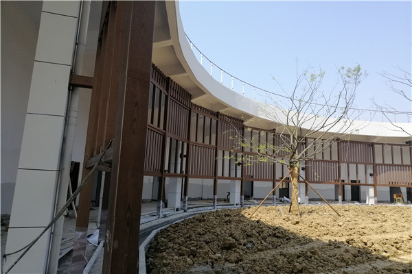 肥西派河公園在鋼結(jié)構(gòu)做木紋漆施工現(xiàn)場
