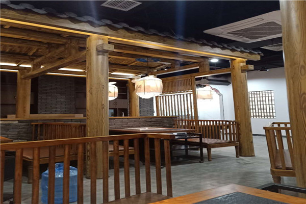 河南萬達(dá)室內(nèi)餐廳木紋漆施工現(xiàn)場