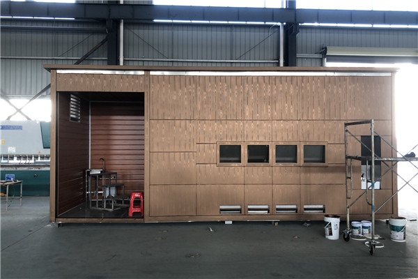 江西宜春活動房垃圾箱改造，水性木紋漆施工現(xiàn)場